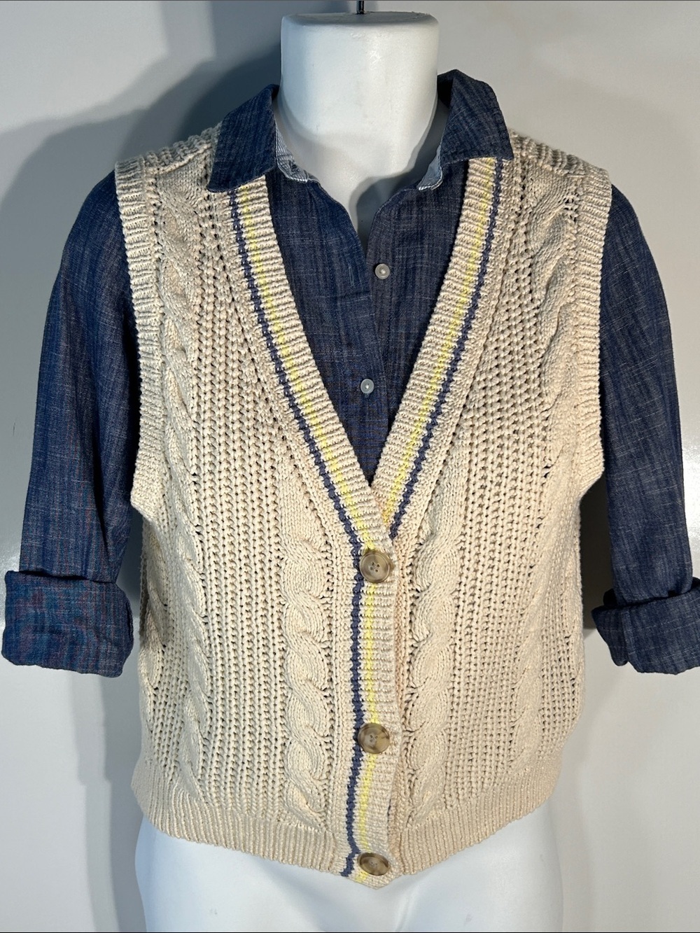 American Eagle SZ M Cream Cable Knit Button-Front Cotton Sweater Vest Academia